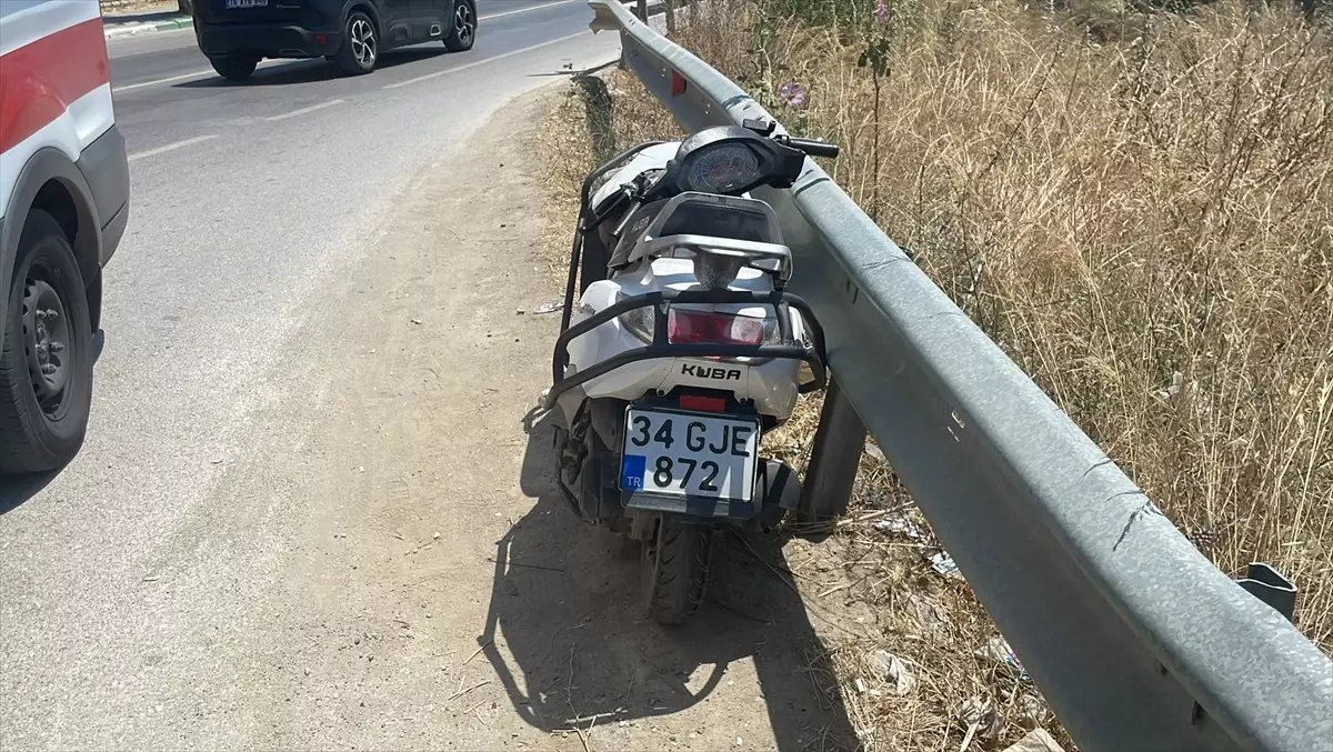 Gemlik\'te Motosiklet Devrildi, Sürücü Yaralandı