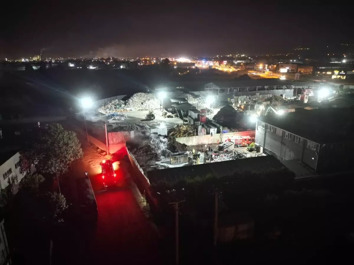 İnegöl\'de Geri Dönüşüm Tesisinde Yangın