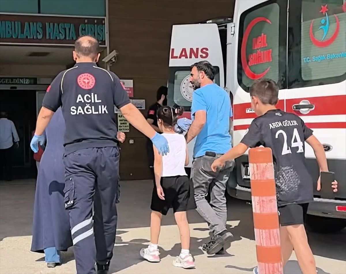 Kumbarayı Açarken Dilinden Yaralandı