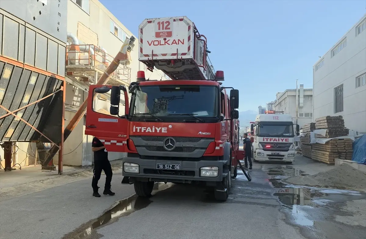 İnegöl\'de Mobilya Fabrikası Yangını