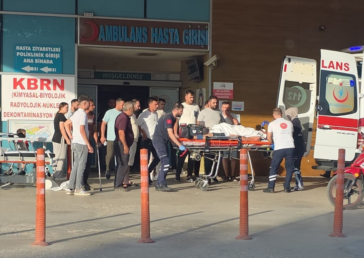 İnegöl\'de Motosiklet-Kamyon Çarpışması