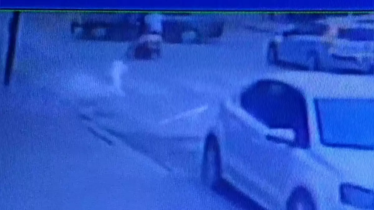 İnegöl\'de Motosiklet Oto Çarpışması: 2 Yaralı