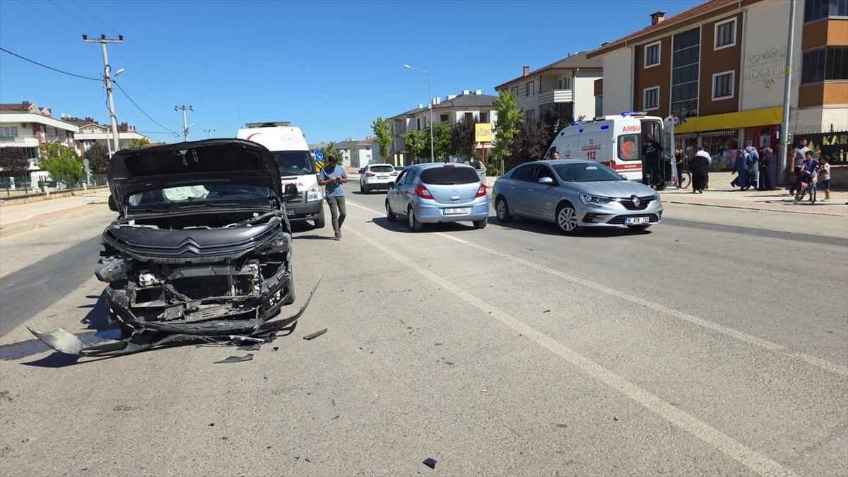 İnegöl\'de Trafik Kazası: 4 Yaralı