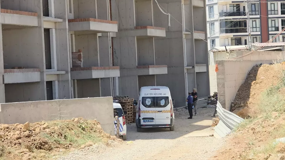 İnegöl\'de İşçi Yüksekten Düştü