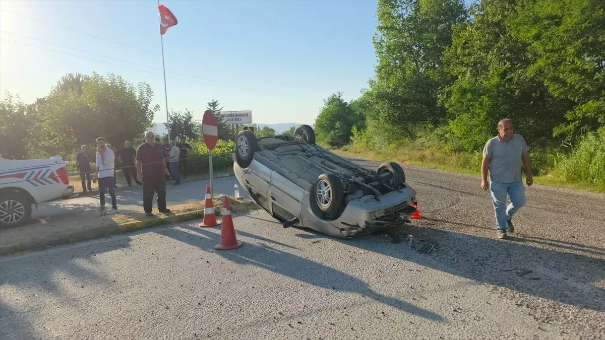 İnegöl\'de Trafik Kazası: 5 Yaralı