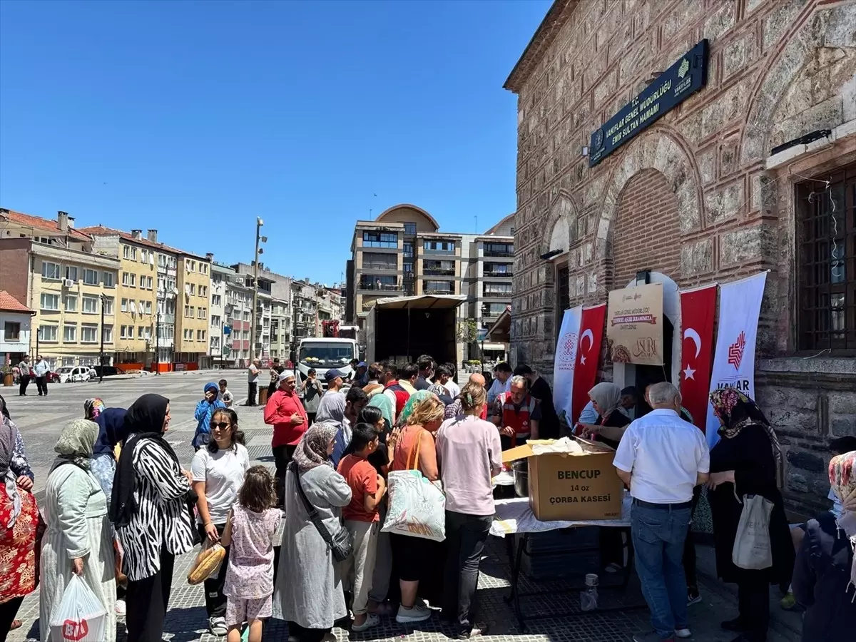 Bursa\'da Muharrem\'de Aşure İkramı