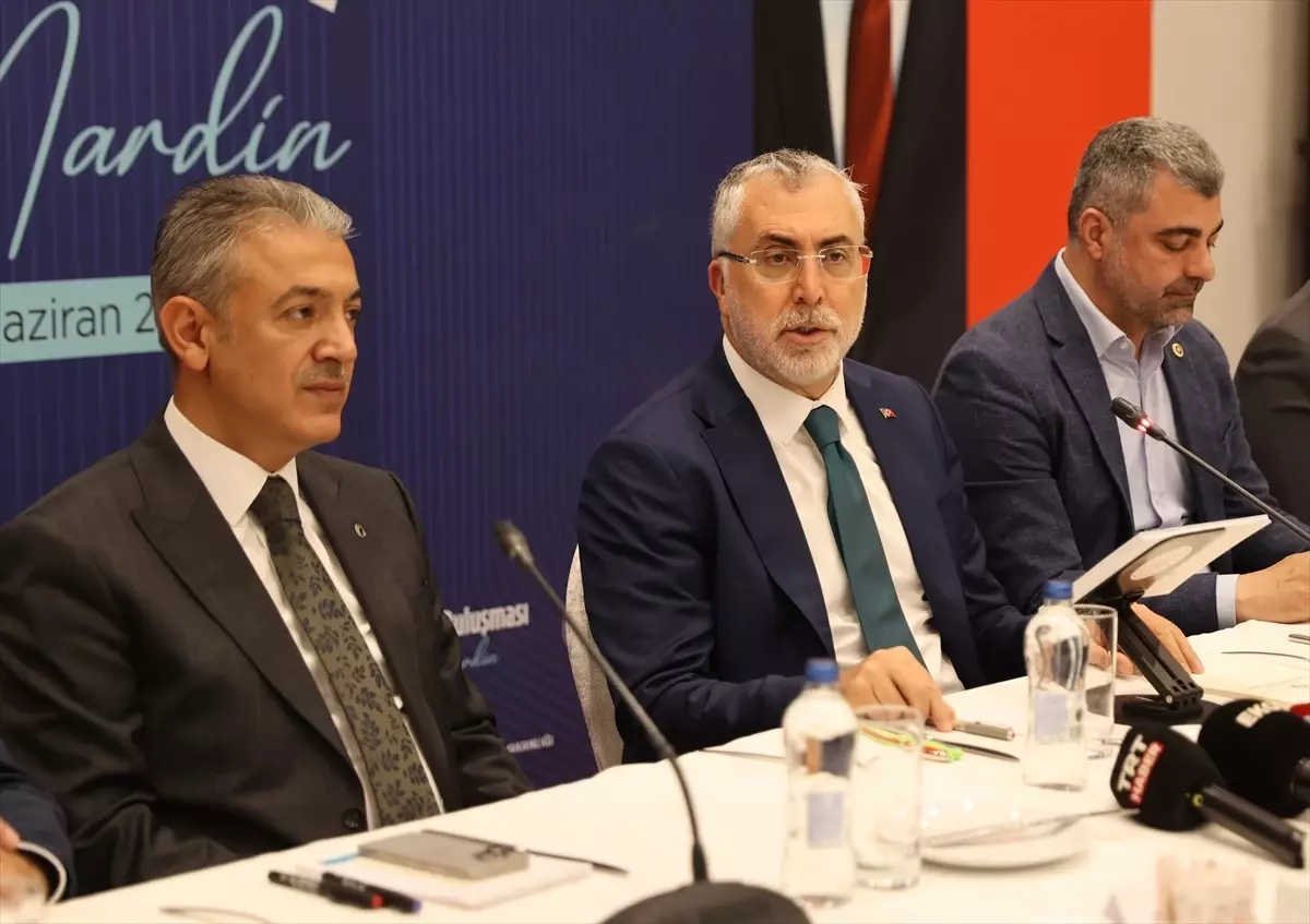 Bakan Işıkhan, Mardin\'de Basın Mensuplarıyla Buluştu