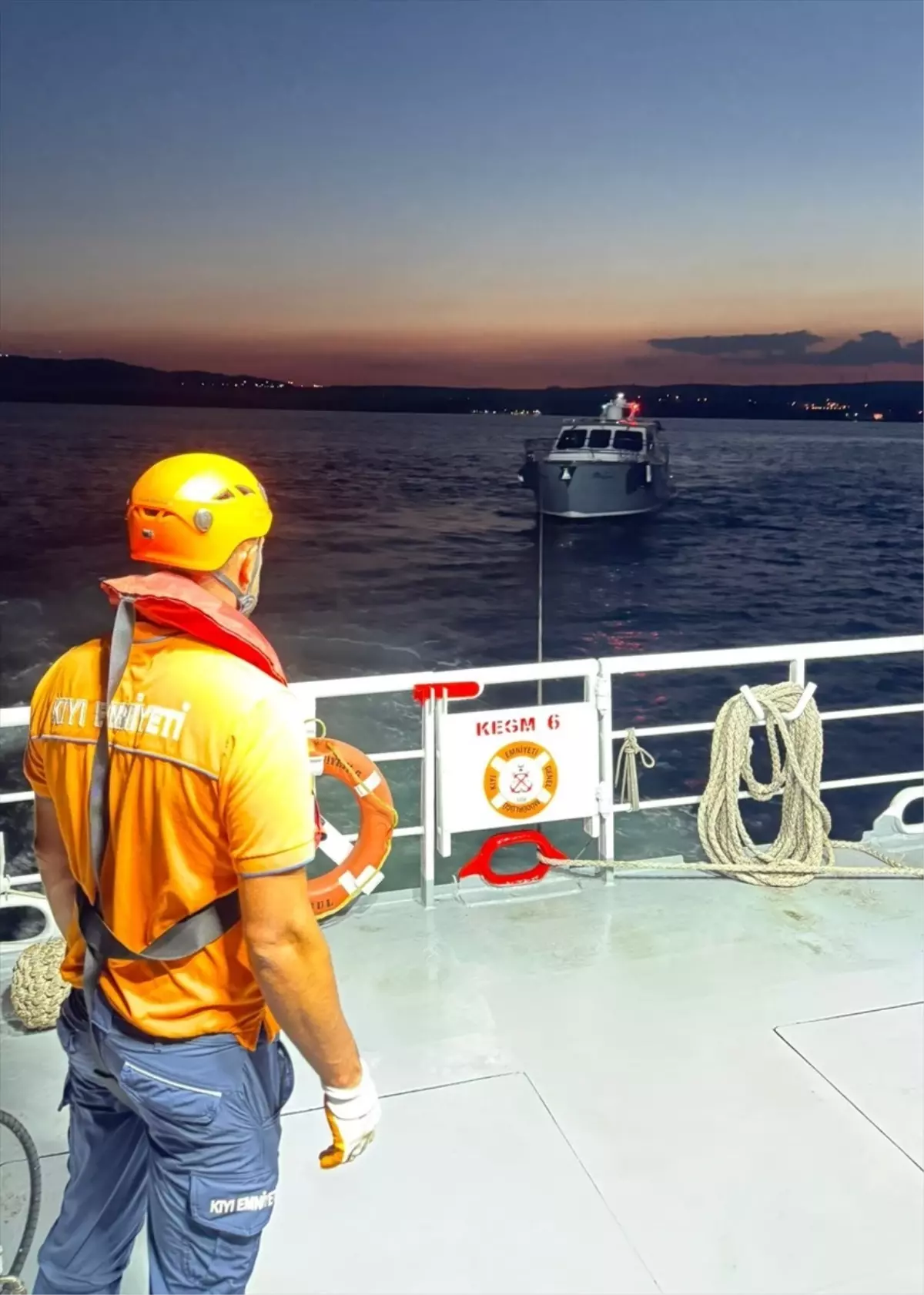 Çanakkale\'de Sürüklenen Tekne Kurtarıldı