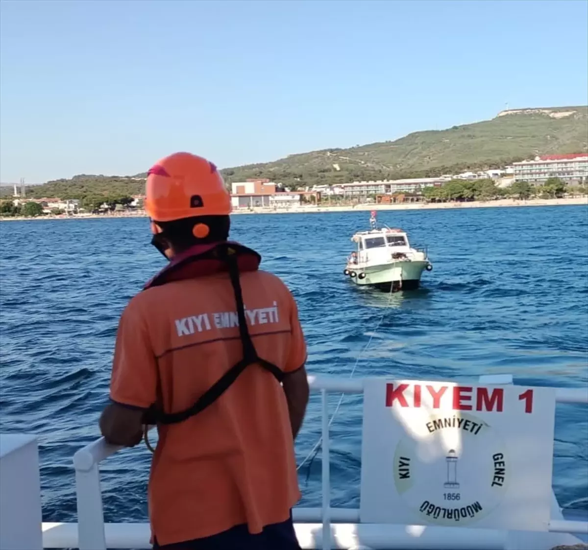 Çanakkale\'de Sürüklenen Tekne Kurtarıldı