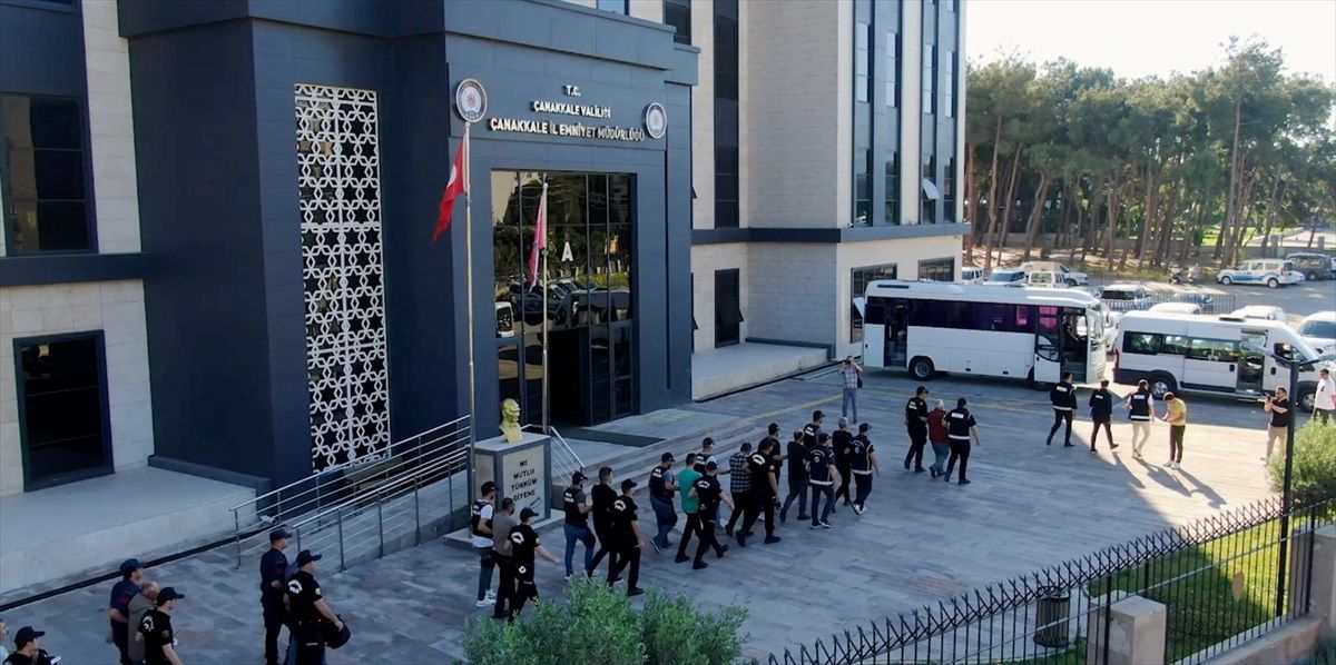 Çanakkale\'de Göçmen Kaçakçılığı Operasyonu
