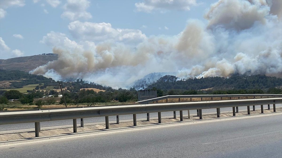 Çanakkale\'de Yangında İtfaiye Aracı Kayıplara Karıştı