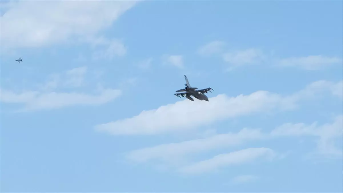 Çankırı Tuz Festivali\'nde F-16 Gösterisi