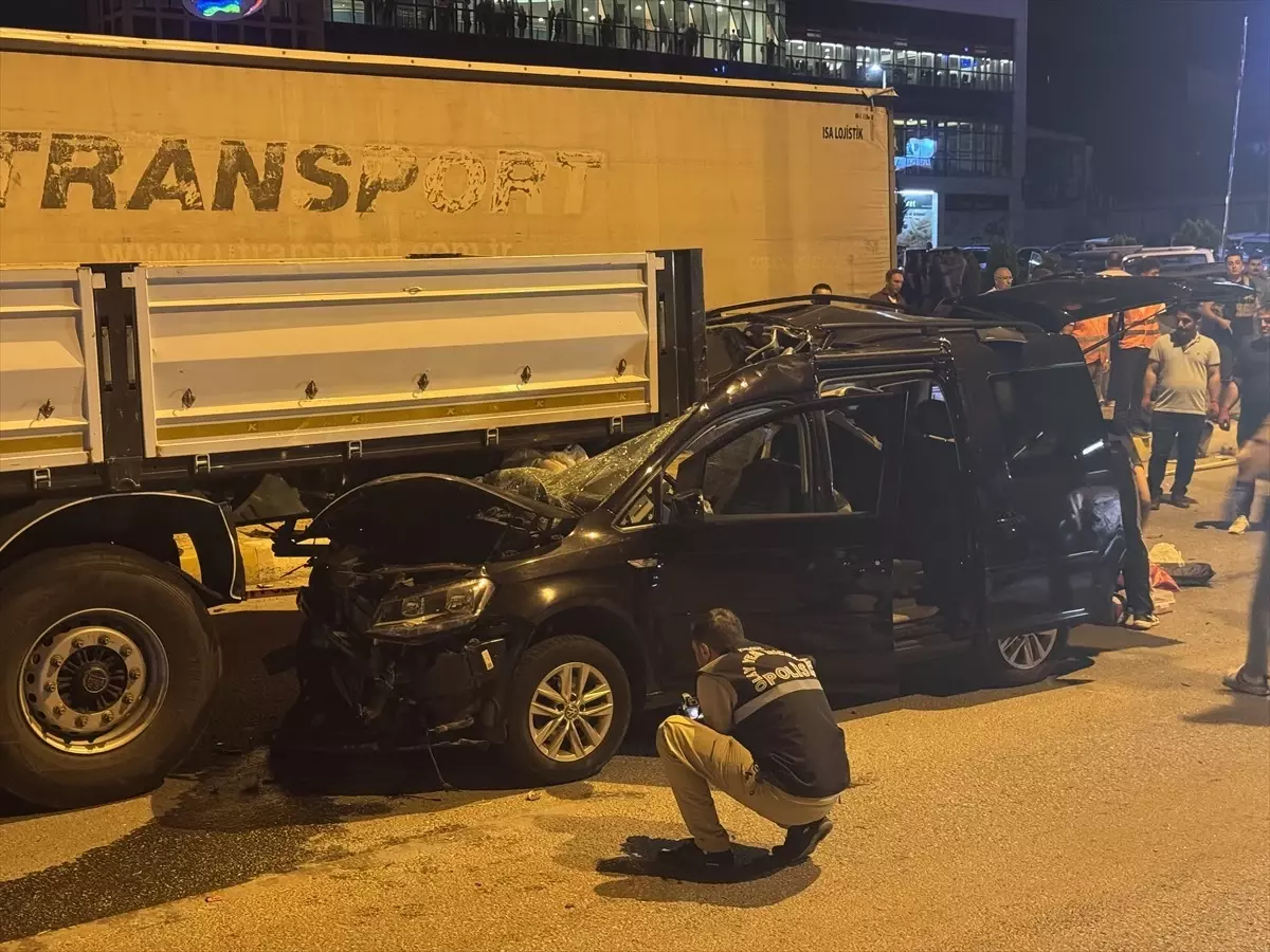 Çankırı\'da Trafik Kazası: 2 Polis Öldü, 3 Yaralı