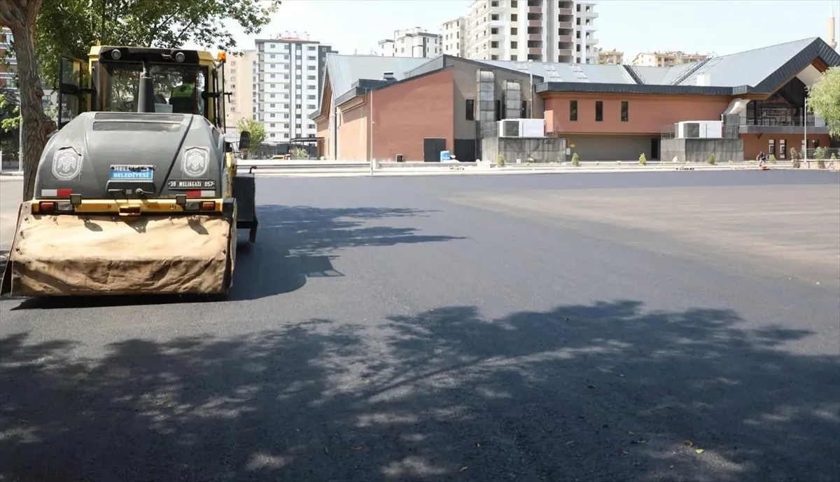 Çarşı Melikgazi\'de Asfalt Çalışmaları Başladı