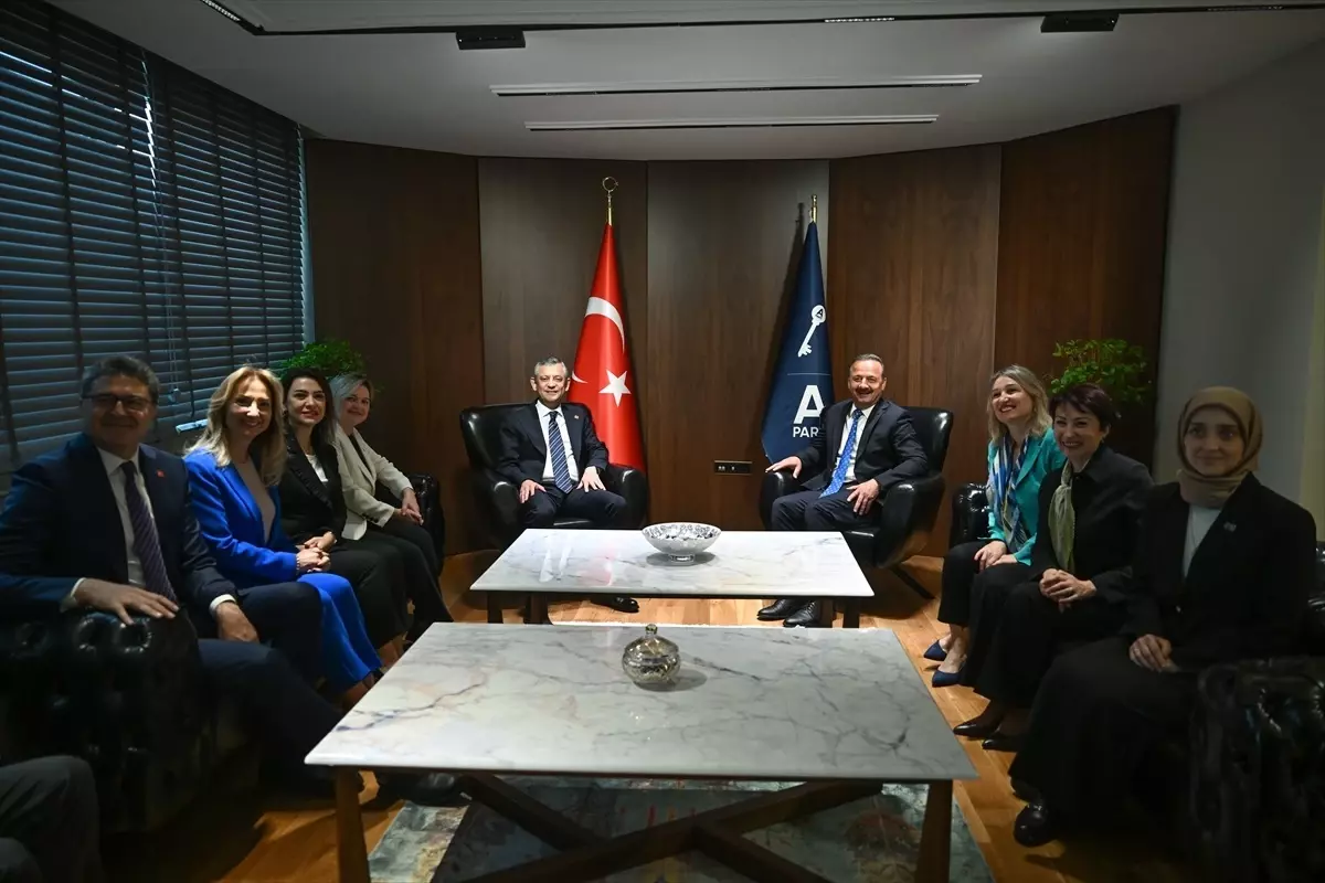 CHP Genel Başkanı Özel, Anahtar Parti Genel Başkanı Ağıralioğlu\'nu ziyaret etti