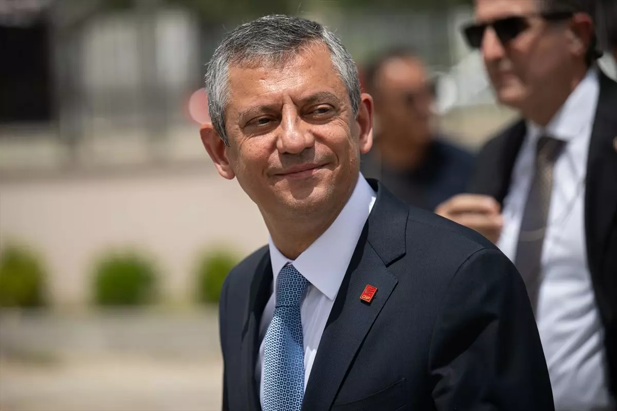 Özgür Özel\'den HSK Seçimine Eleştiri