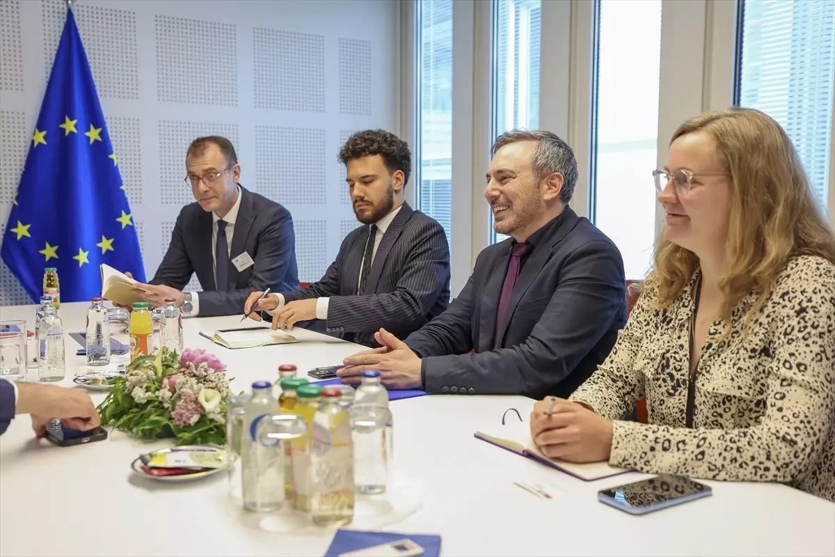 CHP Lideri Özgür Özel Brüksel\'de Temaslarda Bulundu