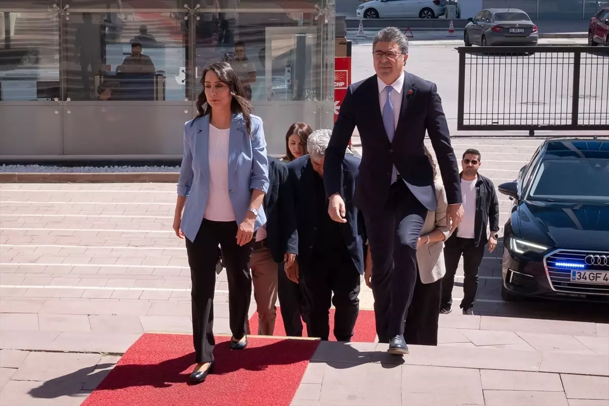 CHP Genel Başkanı Özel, DEM Parti Eş Genel Başkanı Hatimoğulları ile görüştü Açıklaması