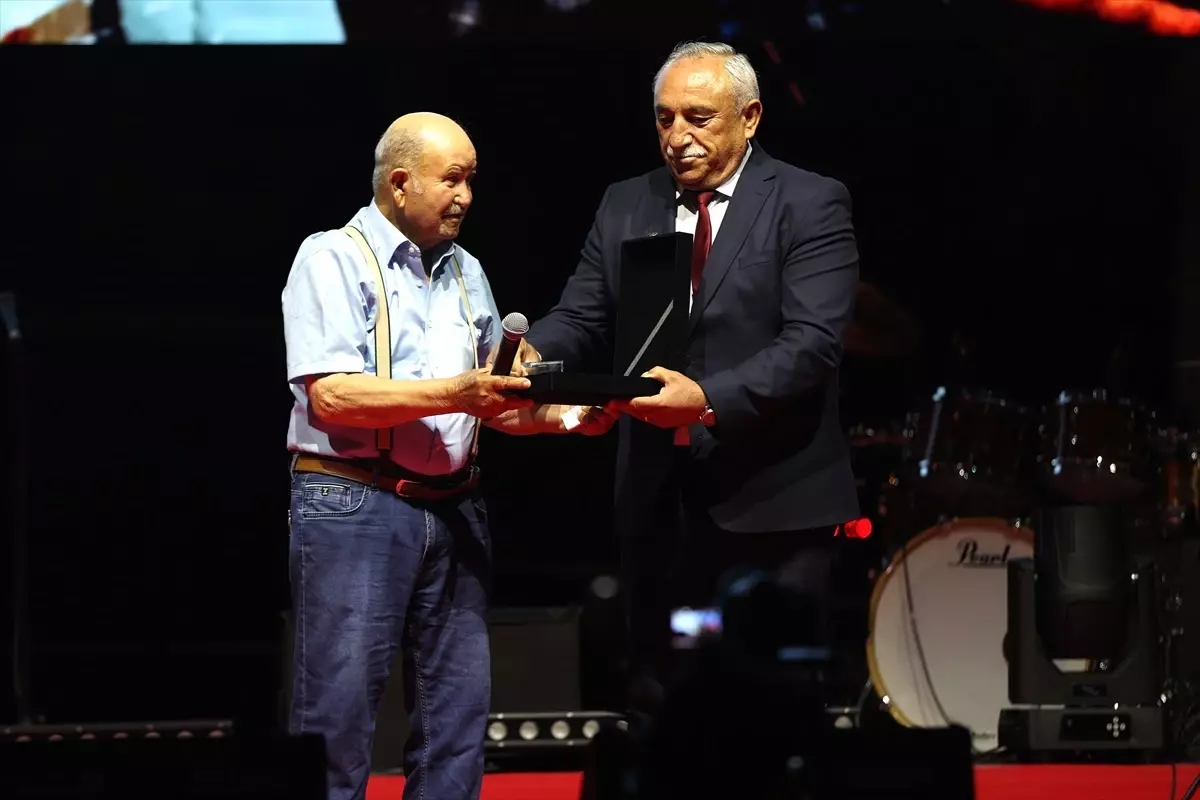 Özgür Özel\'den Kardeşlik Vurgusu