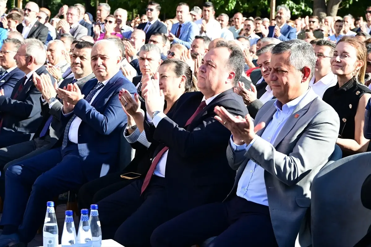 Özgür Özel: İzmir\'deki Kooperatiflerin Yaraları Sarılacak