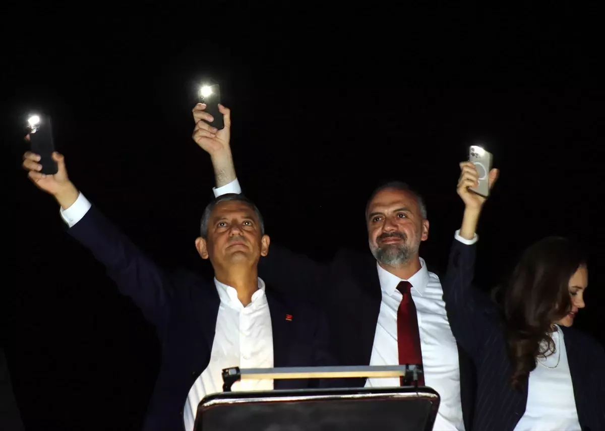 Özgür Özel\'den Cesur Mesajlar