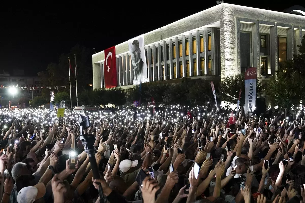 ?CHP Genel Başkanı Özel Saraçhane\'deki mitingde konuştu Açıklaması