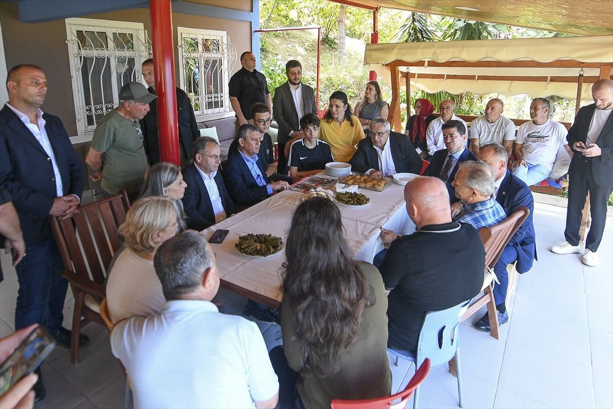 Özgür Özel\'den TEB Genel Sekreteri\'ne Taziye Ziyareti