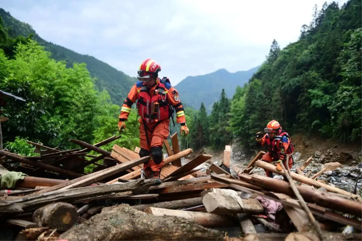 Çin\'de Sel Felaketi: 6 Ölü