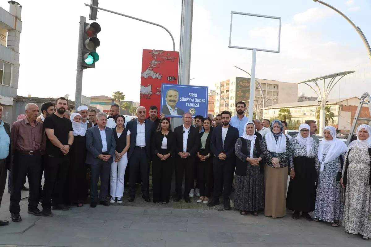 Cizre\'de Caddeye Sırrı Süreyya Önder\'in Adı Verildi