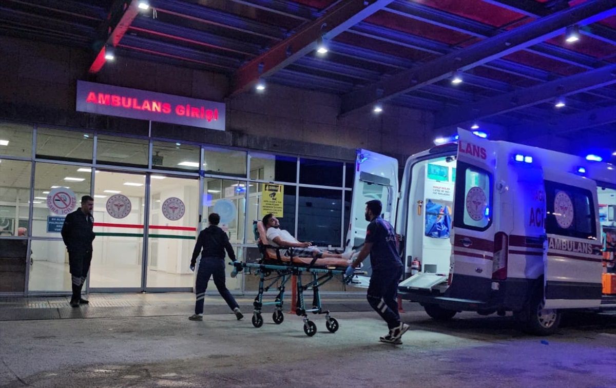 Çorum\'da Bıçaklı Kavga: 3 Yaralı