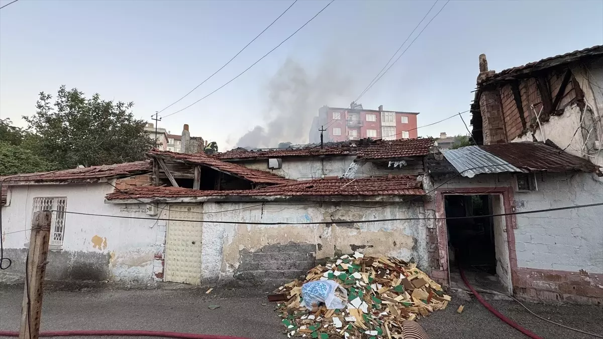 Çorum\'da Kundaklama Şüphesiyle Yangın