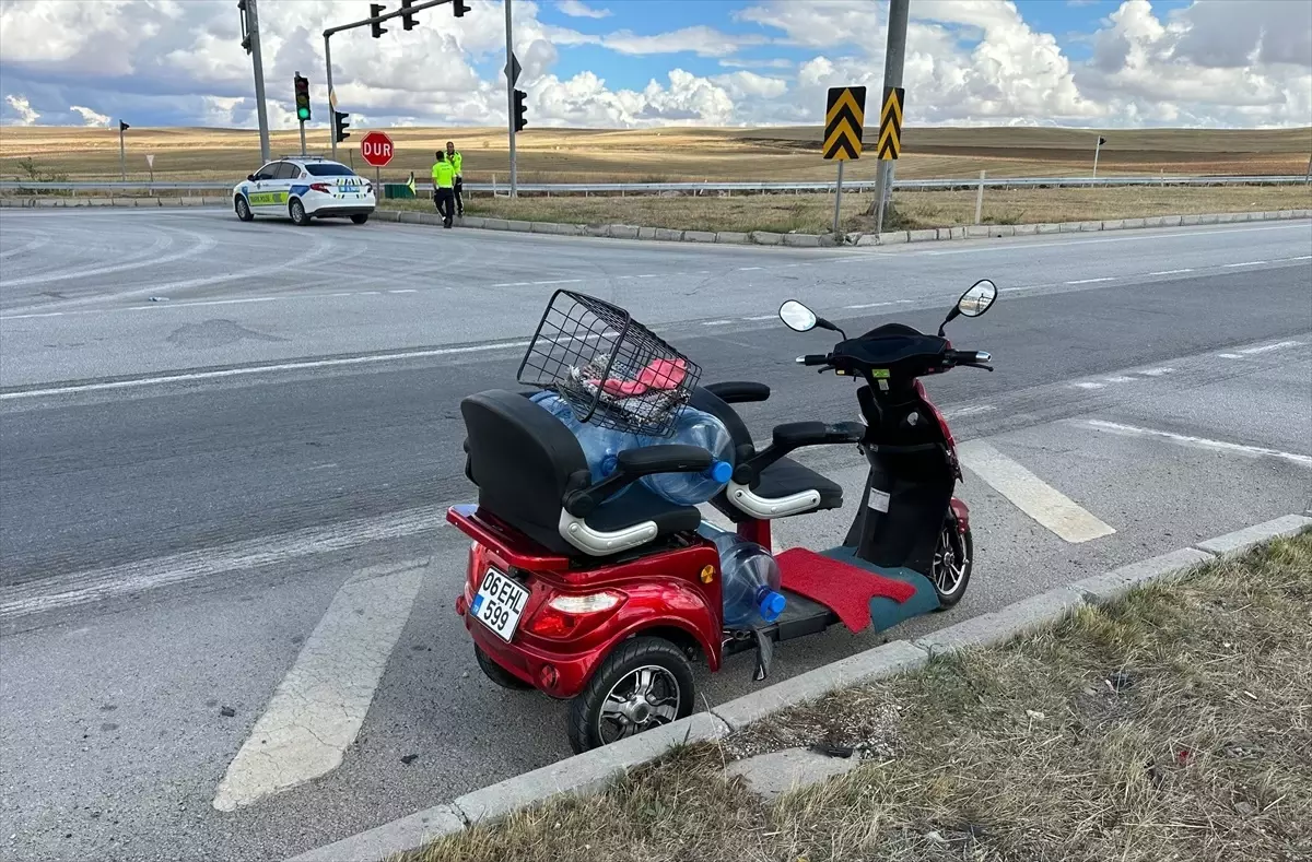 Alaca\'da Taksi ile Motosiklet Çarpıştı