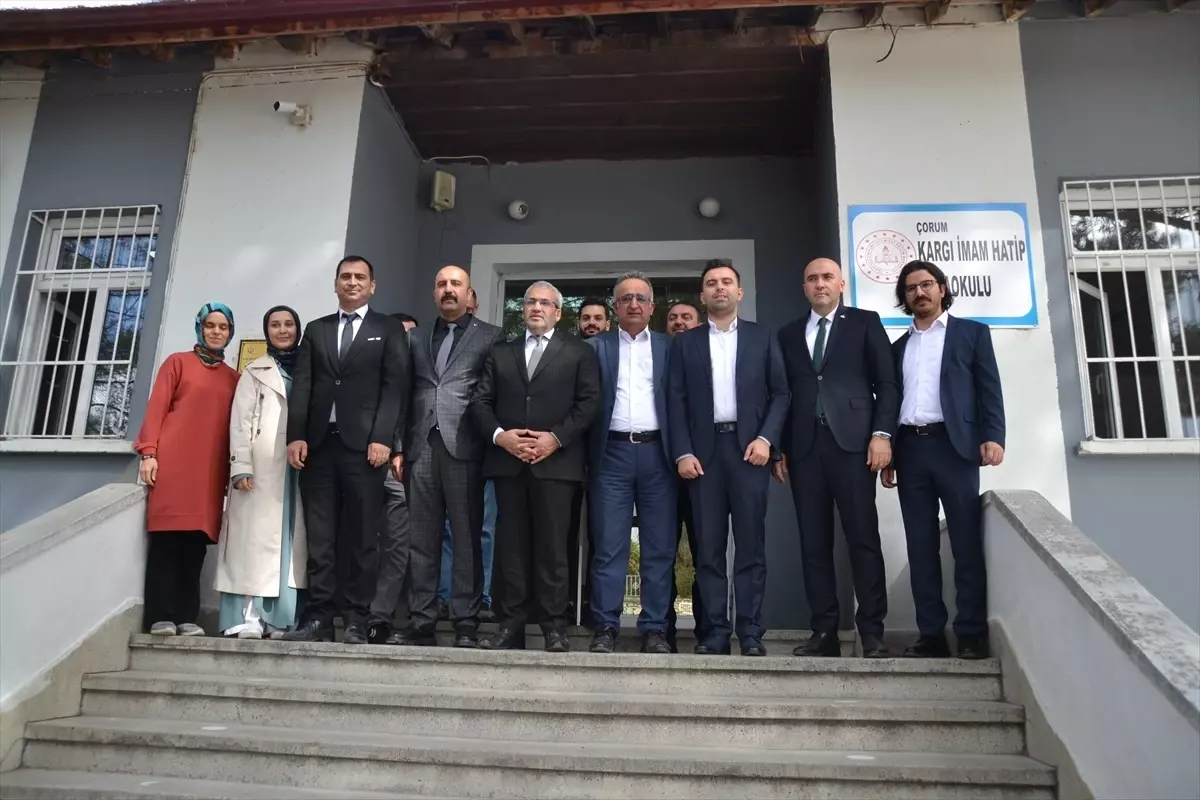 Kardeş Okul Projesi\'nde Kırtasiye Desteği