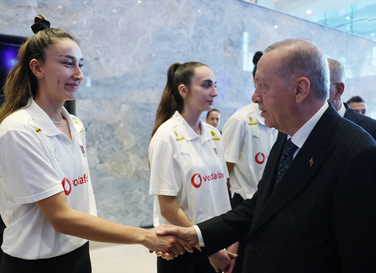 Cumhurbaşkanı Erdoğan, A Milli Kadın Voleybol Takımı\'nı kabul etti