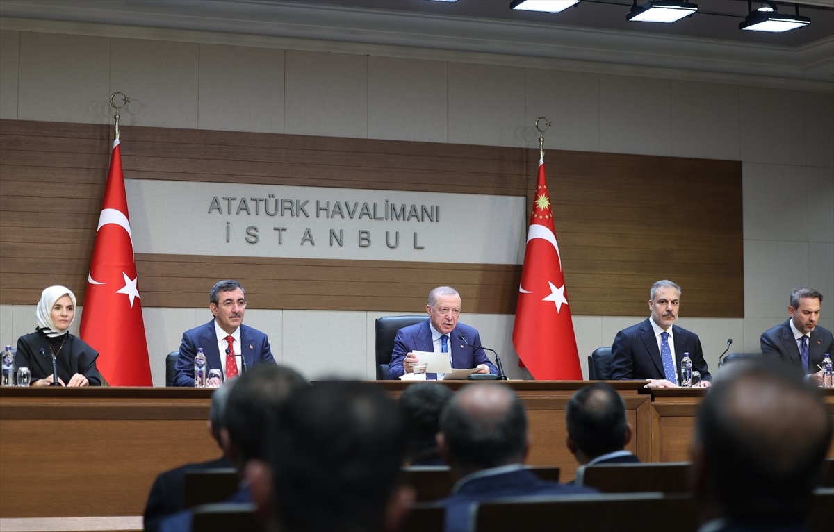 Cumhurbaşkanı Erdoğan, BM Genel Kurulu\'na katılmak üzere gideceği ABD\'ye hareketinden önce basın toplantısı düzenledi: (1)