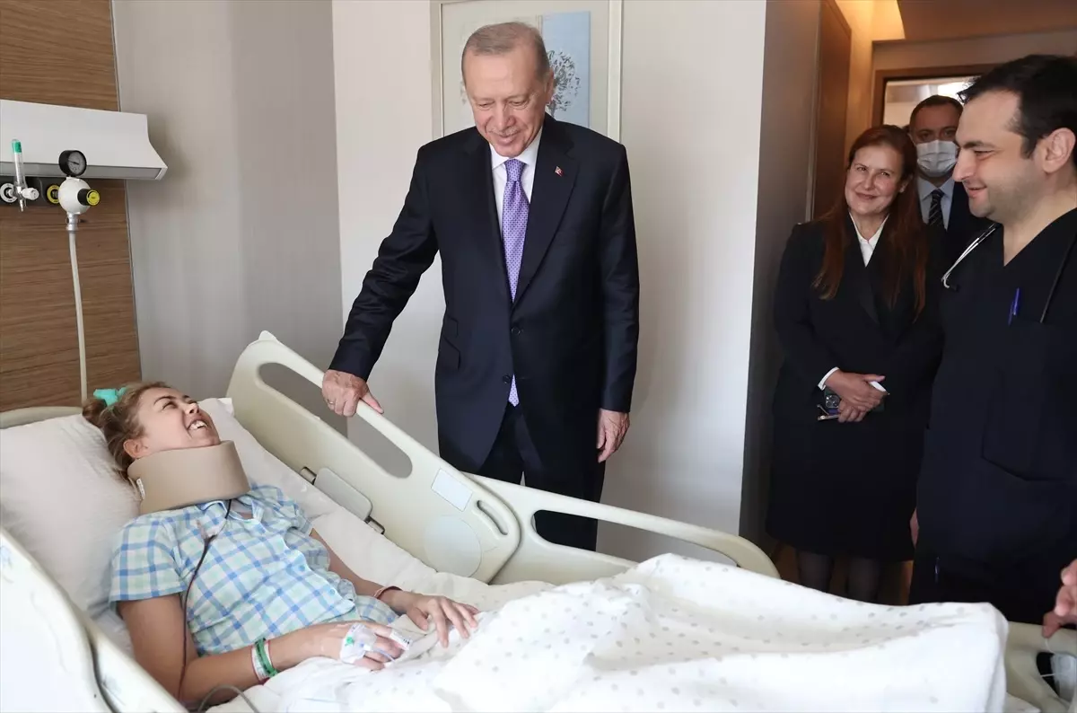 Cumhurbaşkanı Erdoğan\'dan kaza geçiren Hasan Basri Yalçın\'a hastanede ziyaret