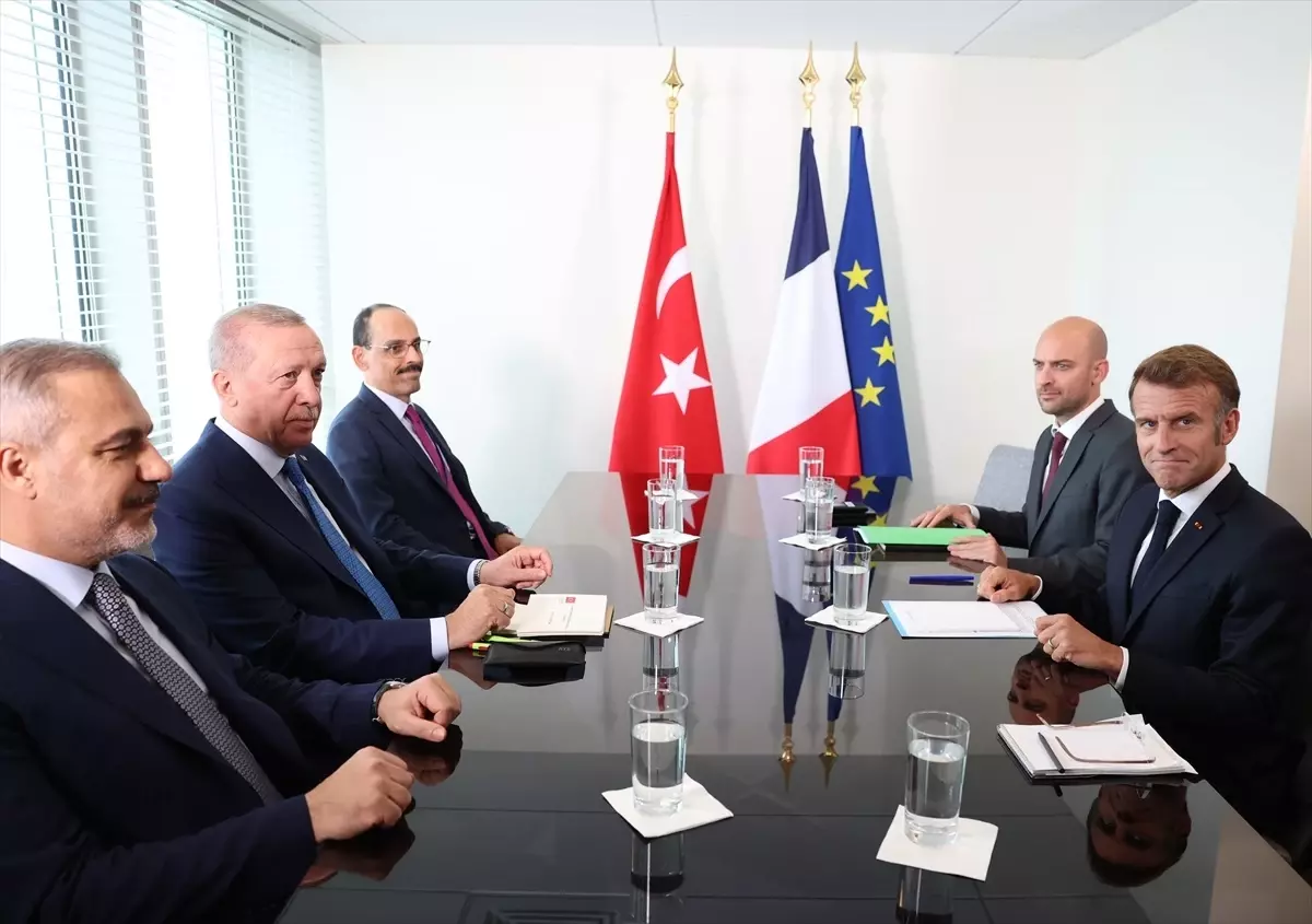 Erdoğan\'dan Macron\'a Gazze için çözüm önerisi: Netanyahu\'ya baskıyı artırmak sonuç getirebilir