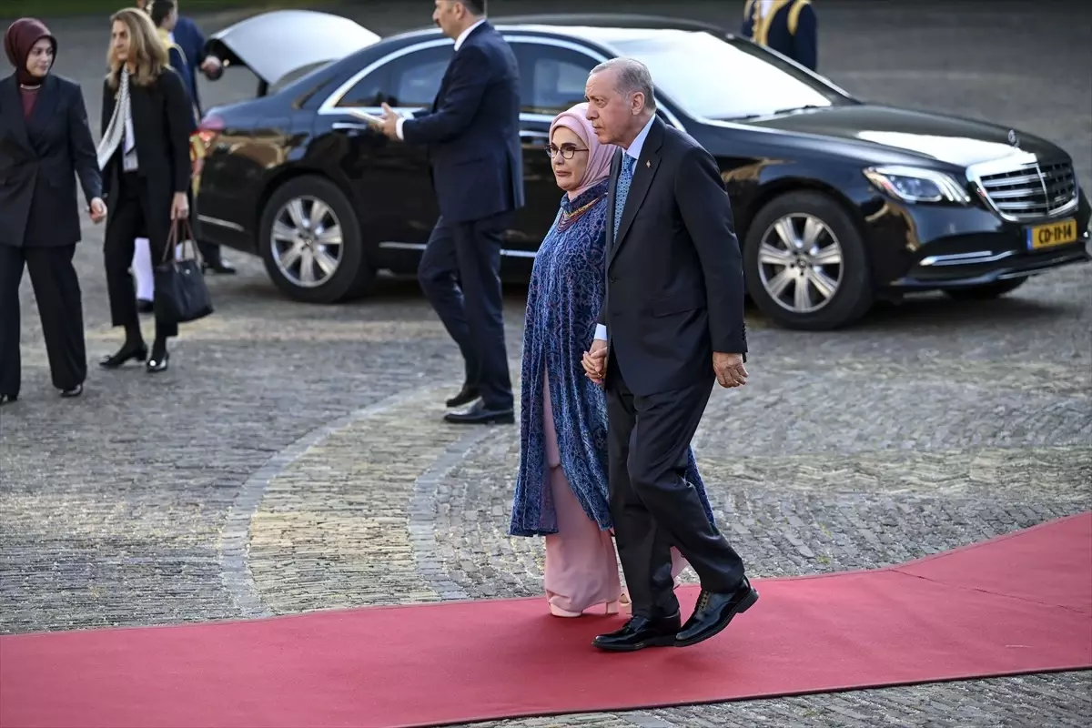 Cumhurbaşkanı Erdoğan, Hollanda Kralı Alexander\'ın NATO liderleri onuruna verdiği yemeğe katıldı