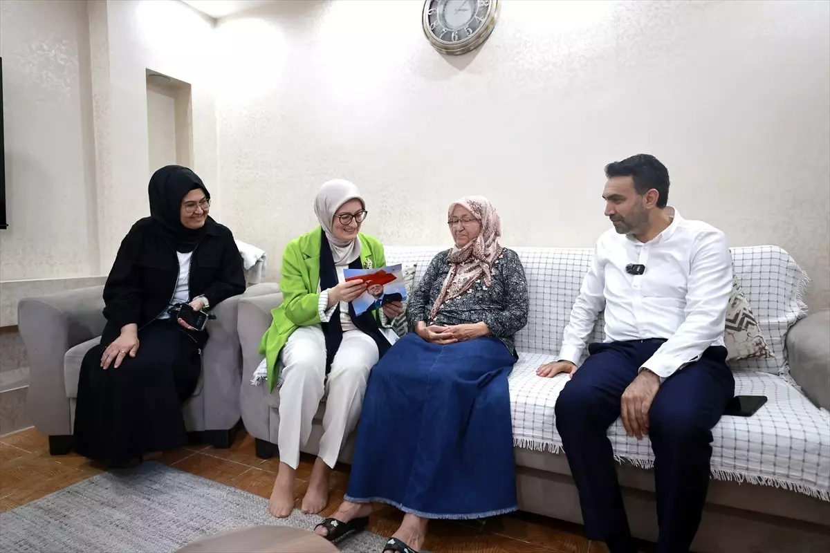 Cumhurbaşkanı Erdoğan\'ın "Terörsüz Türkiye" mektubu Mersin\'de şehit annesine ulaştı