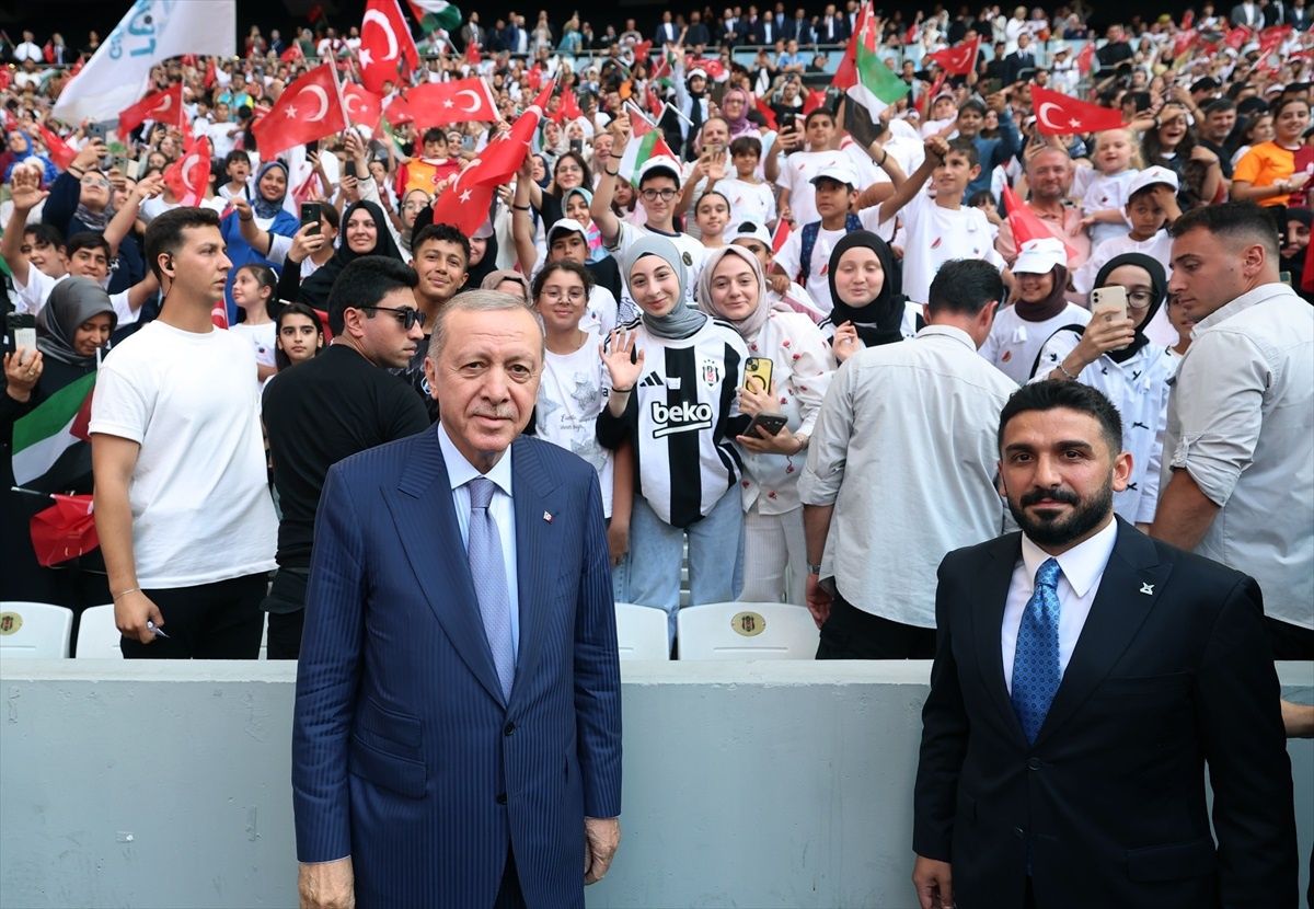 Cumhurbaşkanı Erdoğan: "Milletimizin hasretini çektiği büyük ve güçlü Türkiye\'ye kavuşmamıza çok az kaldı.
