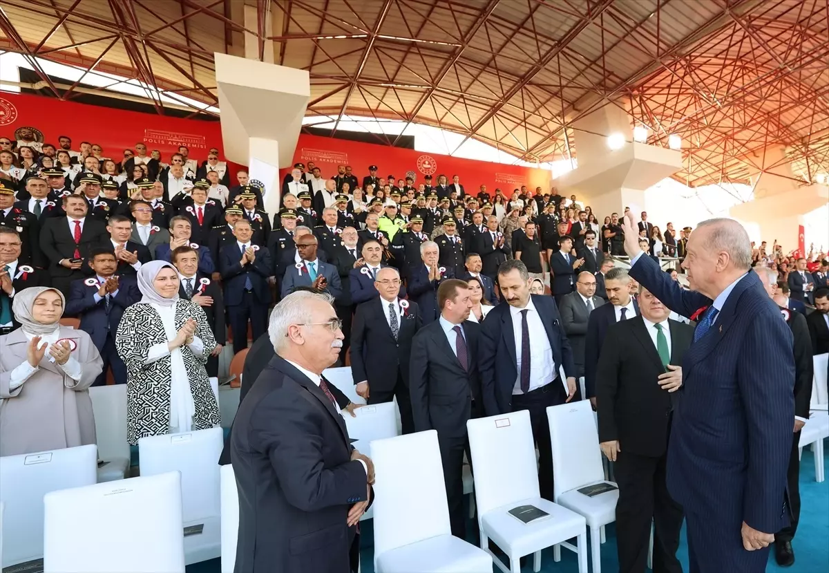 Cumhurbaşkanı Erdoğan, Polis Akademisi Mezuniyet Töreni\'nde konuştu: (1)