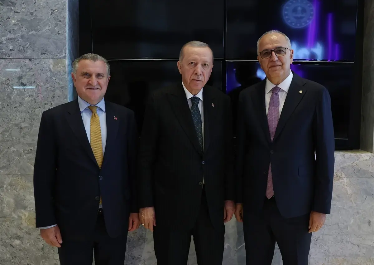 Cumhurbaşkanı Erdoğan, TVF Başkanı Mehmet Akif Üstündağ\'ı kabul etti