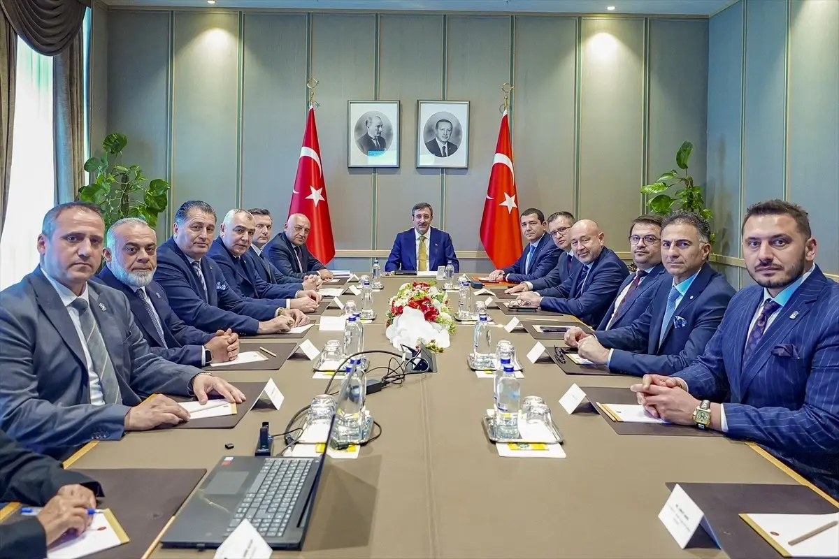 Cevdet Yılmaz, sektör temsilcileriyle görüşme yaptı