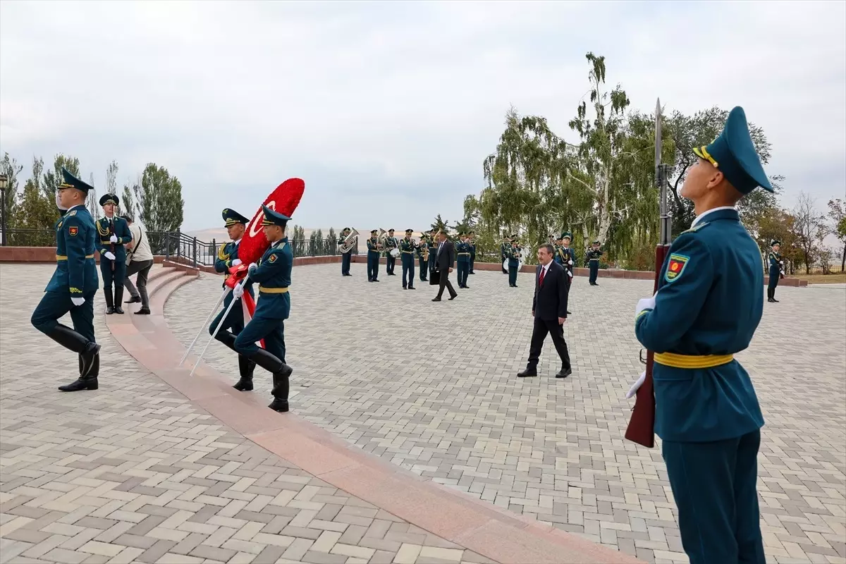 Yılmaz, Kırgızistan\'da Ata Beyit\'i Ziyaret Etti