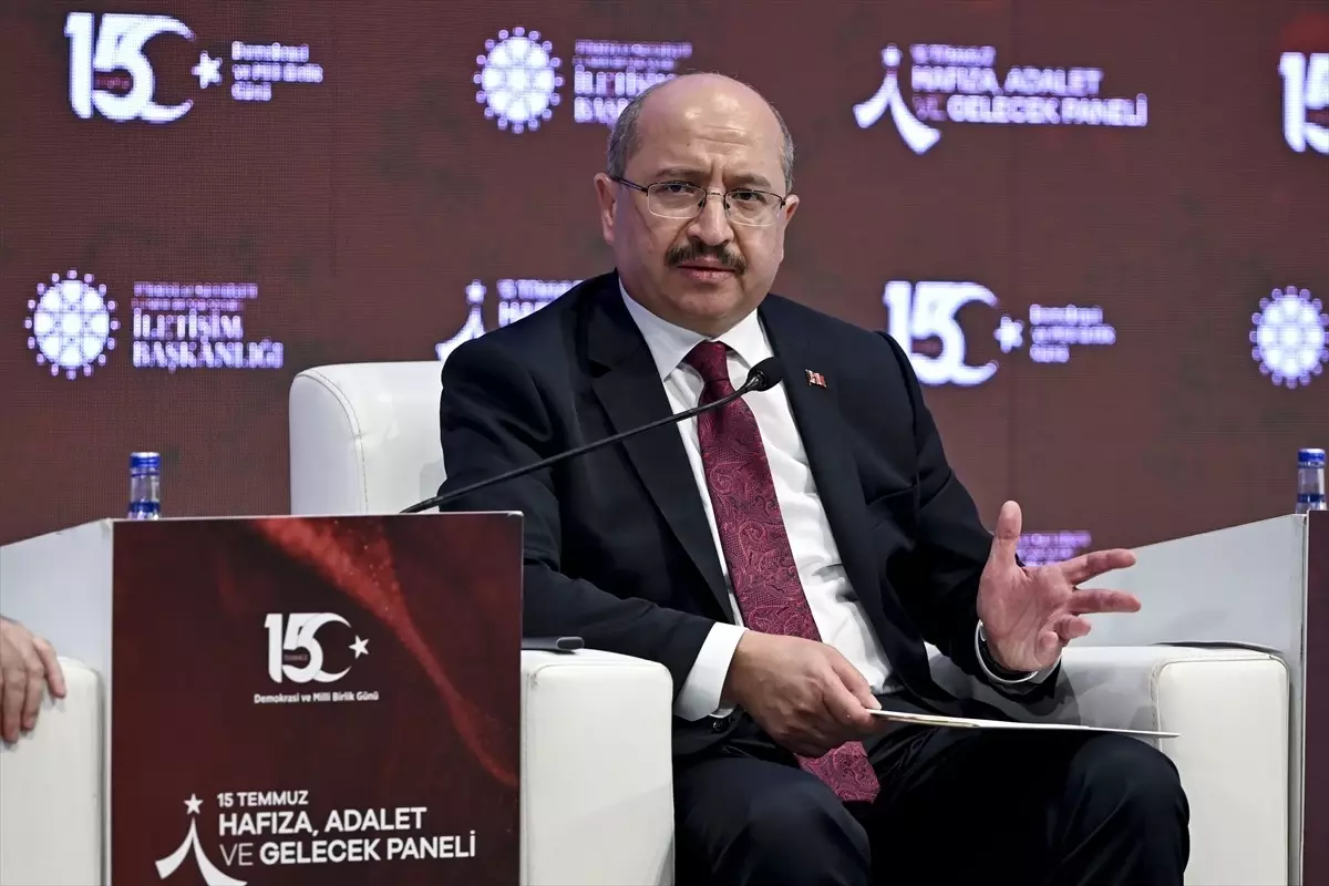 Cumhurbaşkanlığı İletişim Başkanlığından, "Demokrasiye Sahip Çıkmak: Sivil Direnişin Gücü" paneli