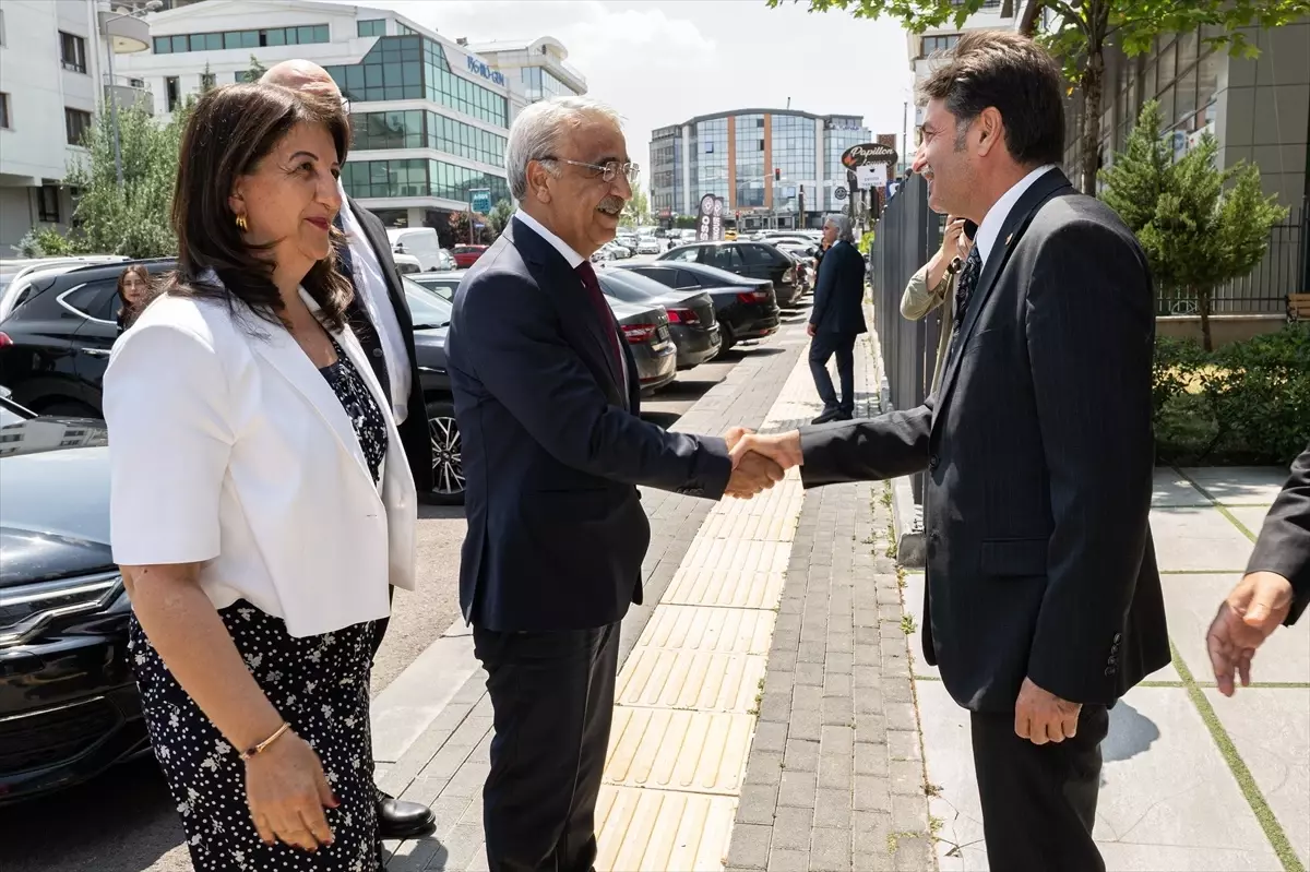 DEM Parti Heyetinden Davutoğlu\'na Ziyaret