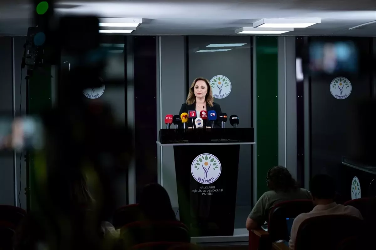 DEM Parti Sözcüsü Doğan, MYK gündemine ilişkin basın toplantısı düzenledi Açıklaması