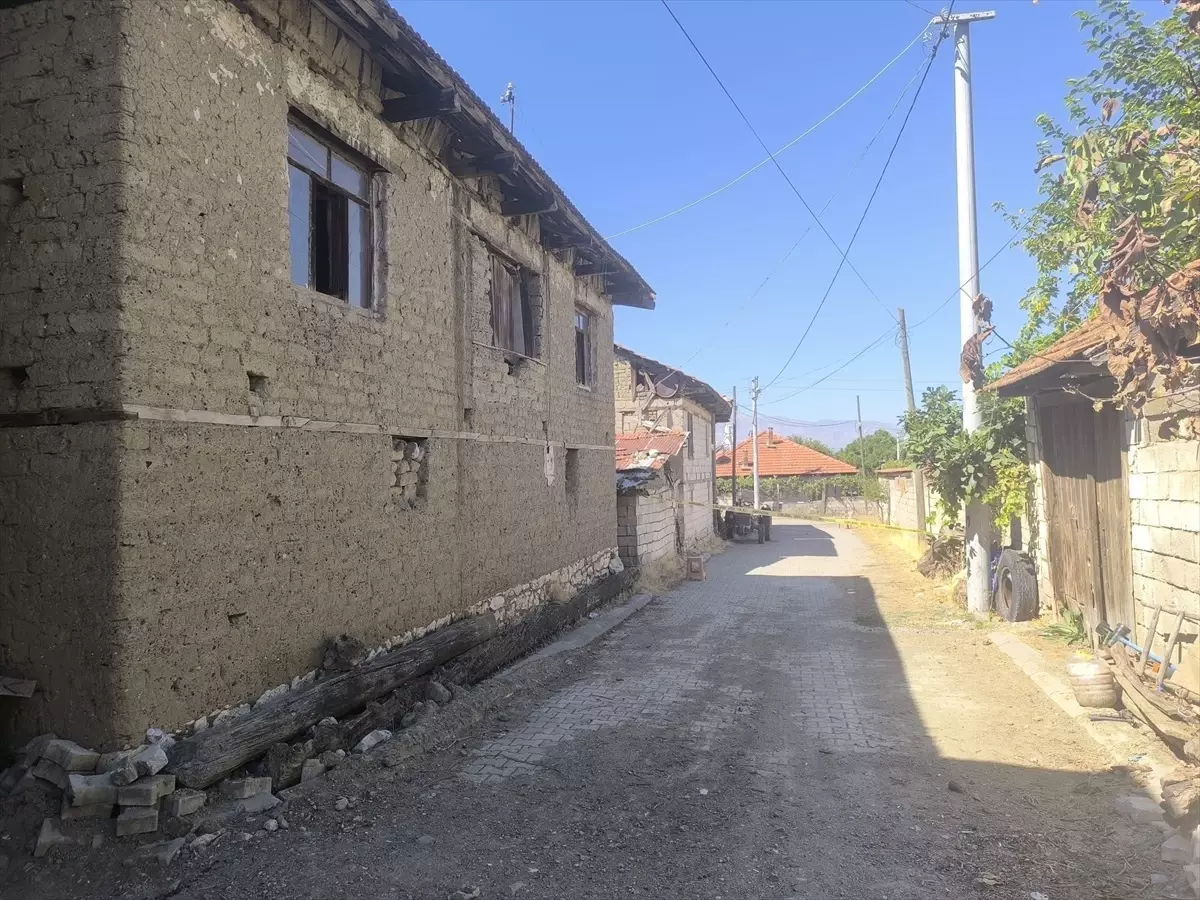 Acıpayam\'da Yaşlı Kadın Darp Edilerek Öldü