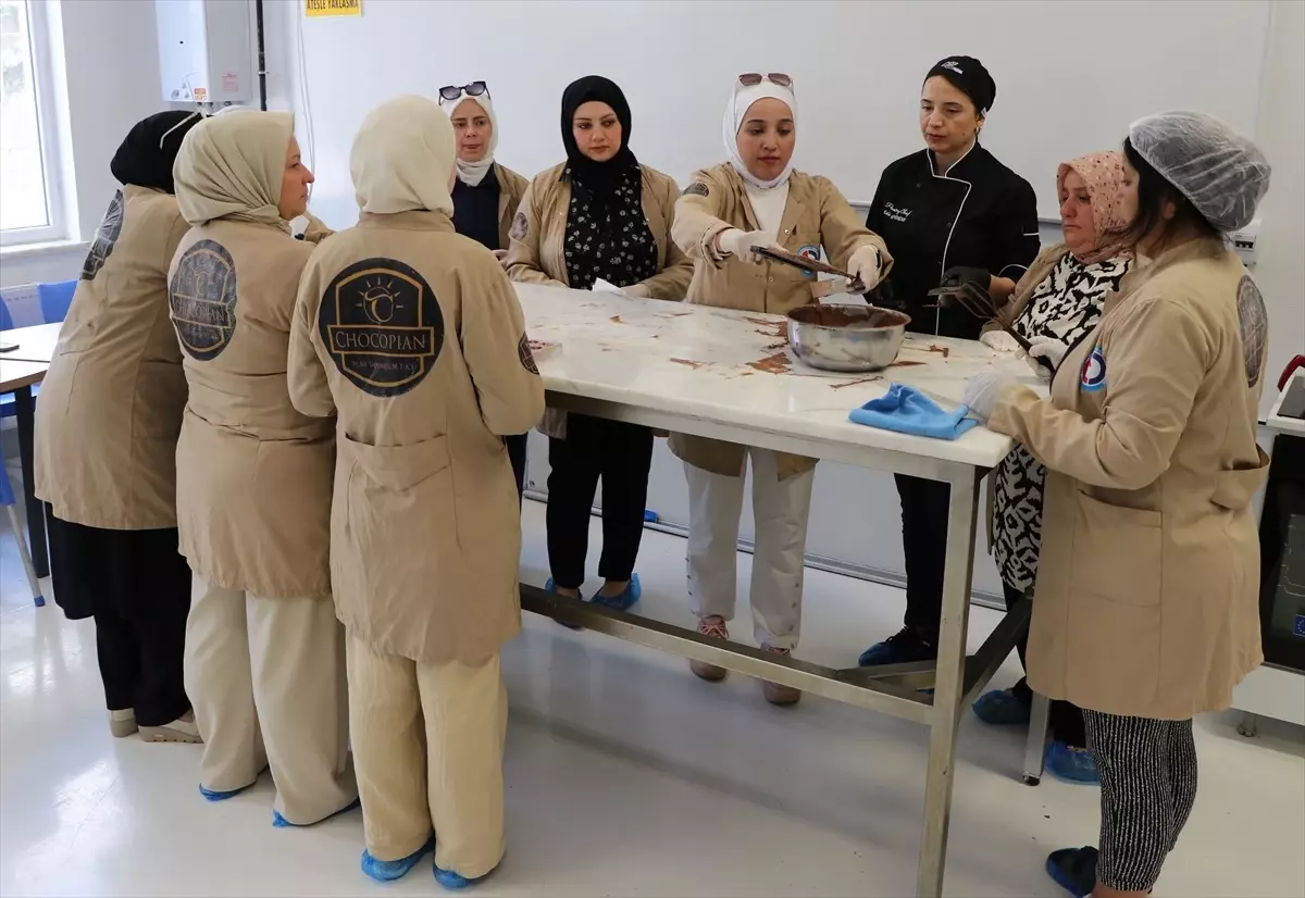 Gaziantep\'te Kadınlara Çikolata Üretimi Eğitimi