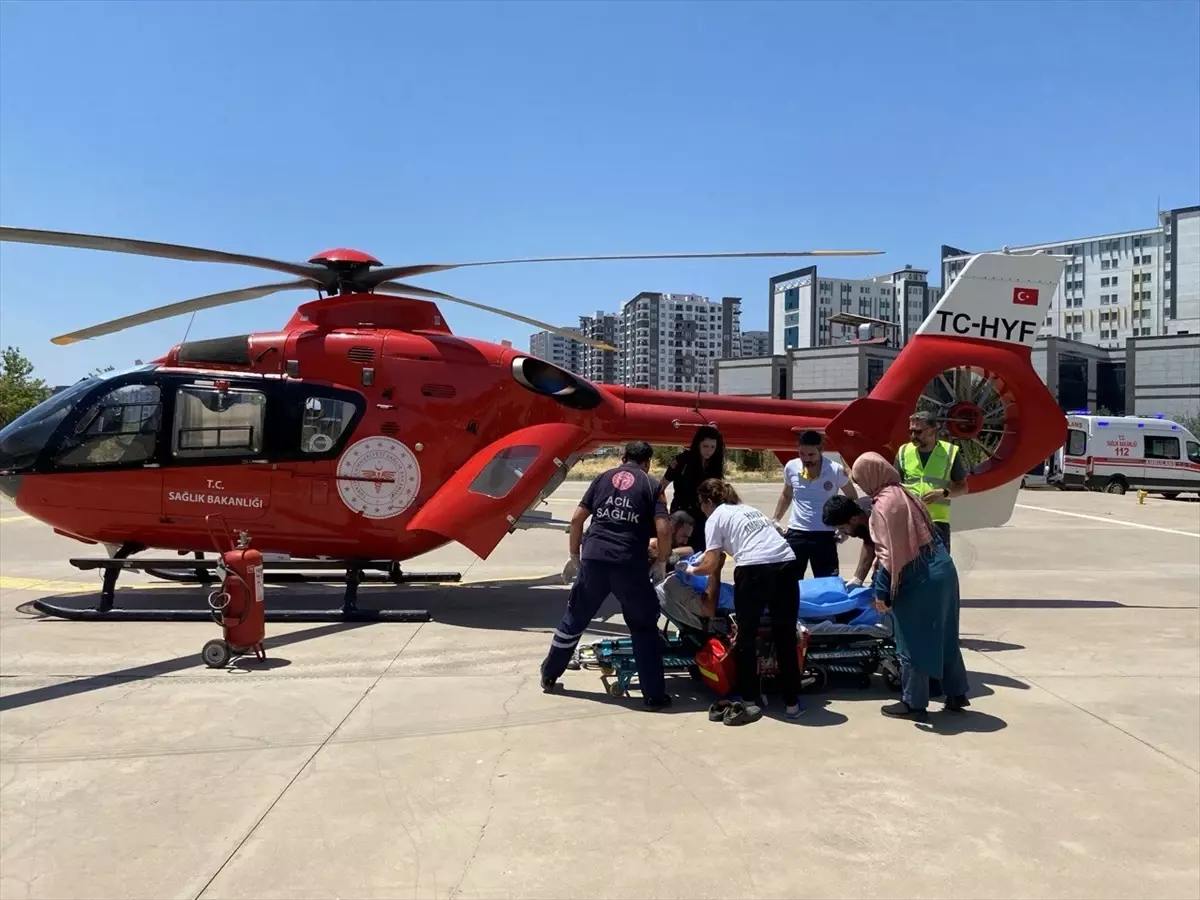 Felç Geçiren Hasta Helikopterle Hastaneye Sevk Edildi